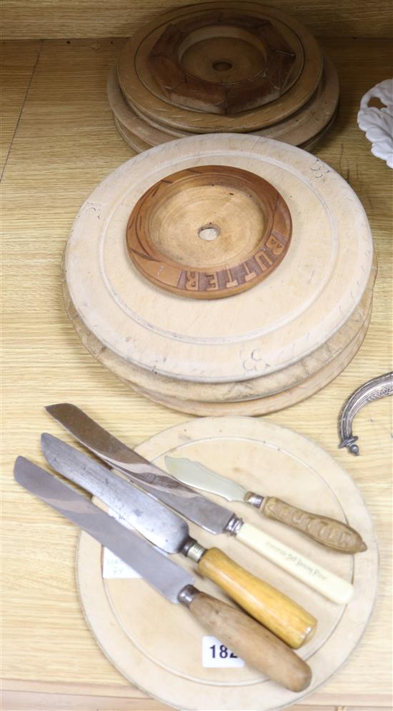 A wooden bread tray, wooden bread boards, carved butter dishes, butter knife, two bread knives and a Homepride advertising knife tray 7